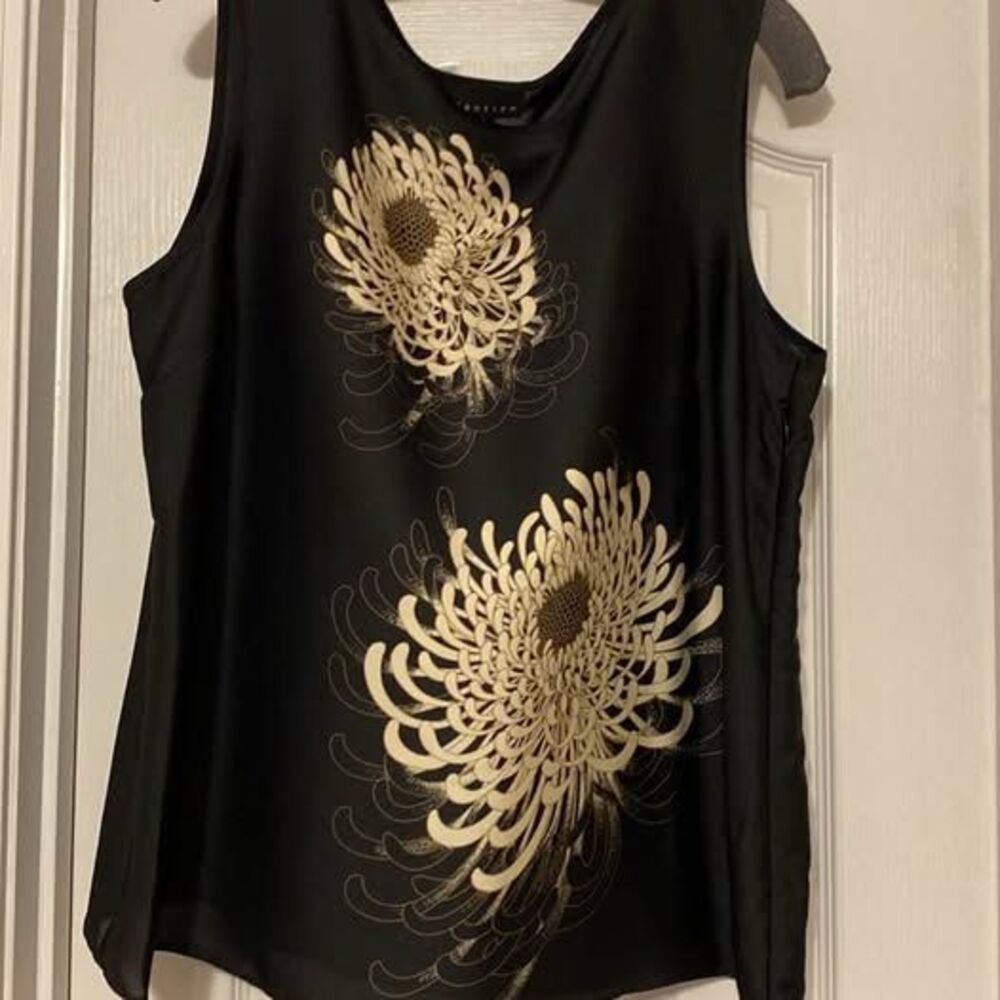 Women’s Attention Black Tank Top with‎ floral design XL